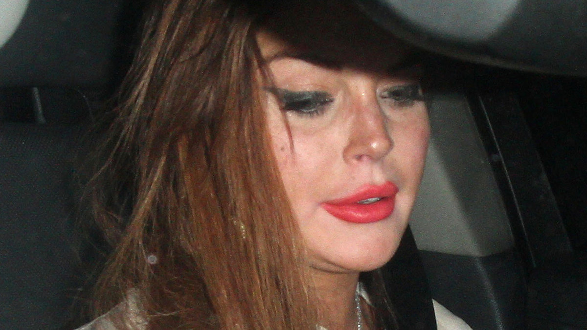 Lindsay Lohans makeupmiss – mycket öga och mycket läppar. Inte det snyggaste vi sett.