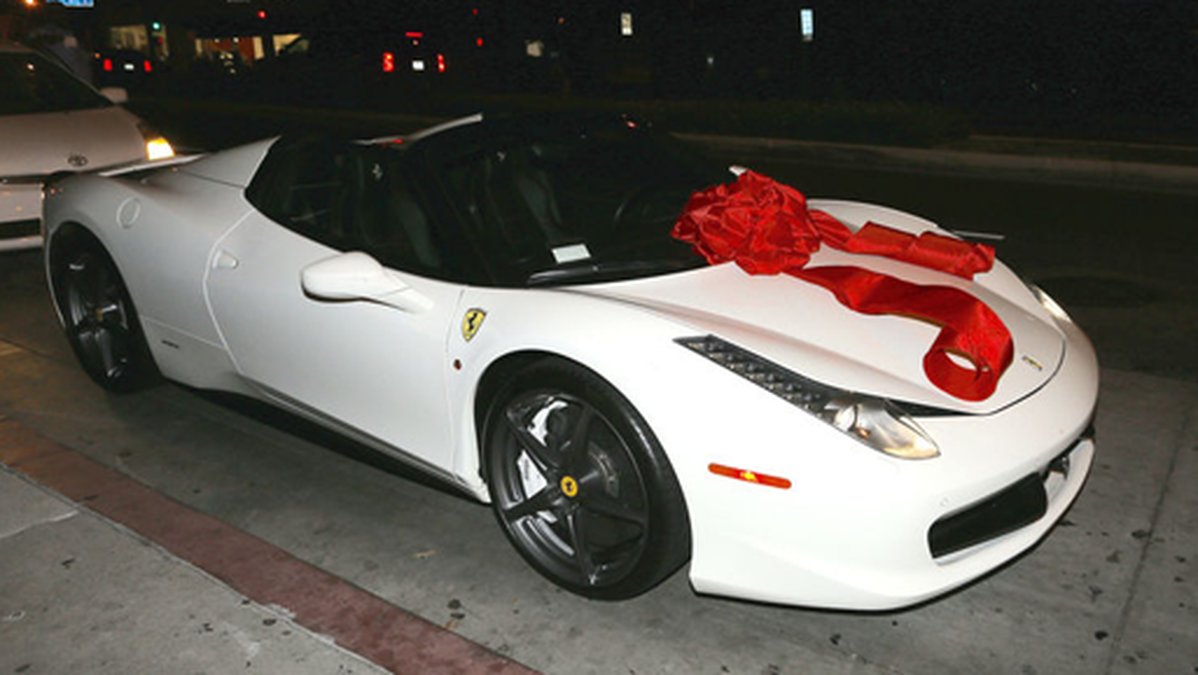 Förra året fick hon en Ferrari av pojkvännen Tyga. 