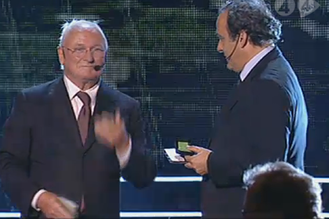 "Kurre" Hamrin fick priset av Michel Platini.