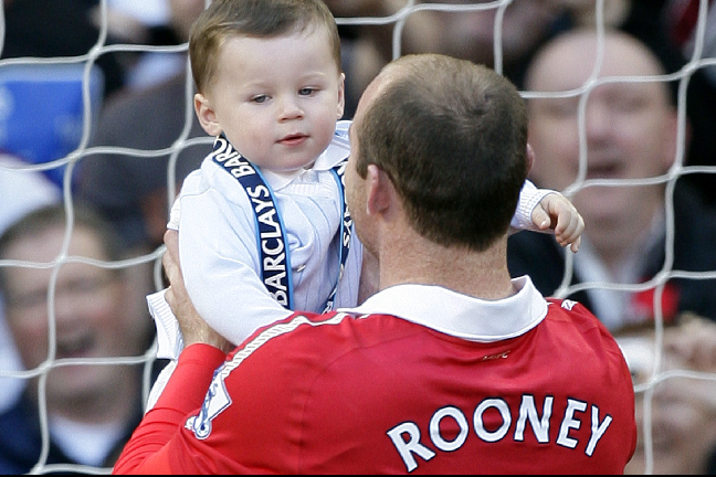 På en mindre glädjande not kan vi konstatera att Kai Rooney börjar likna sin far.