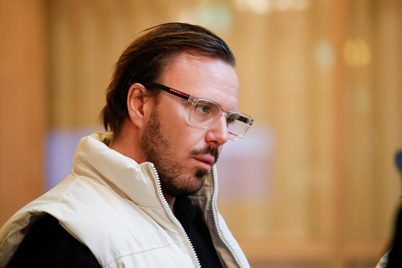 Christofer "Chrippa" Lundström anklagar sin äldre bror för att inte vara ärlig om sin barndom.