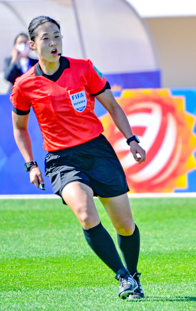 Sydkoreanskan Kim Yu-Jeong dömde finalen i Algarve Cup mellan Sverige och Italien.