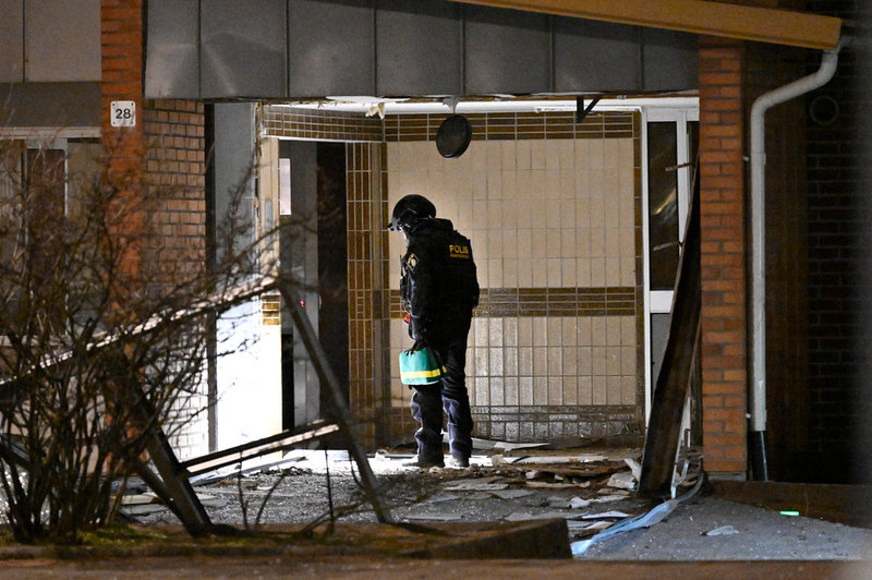 Vad som har detonerat är för tidigt att säga, enligt polisen.