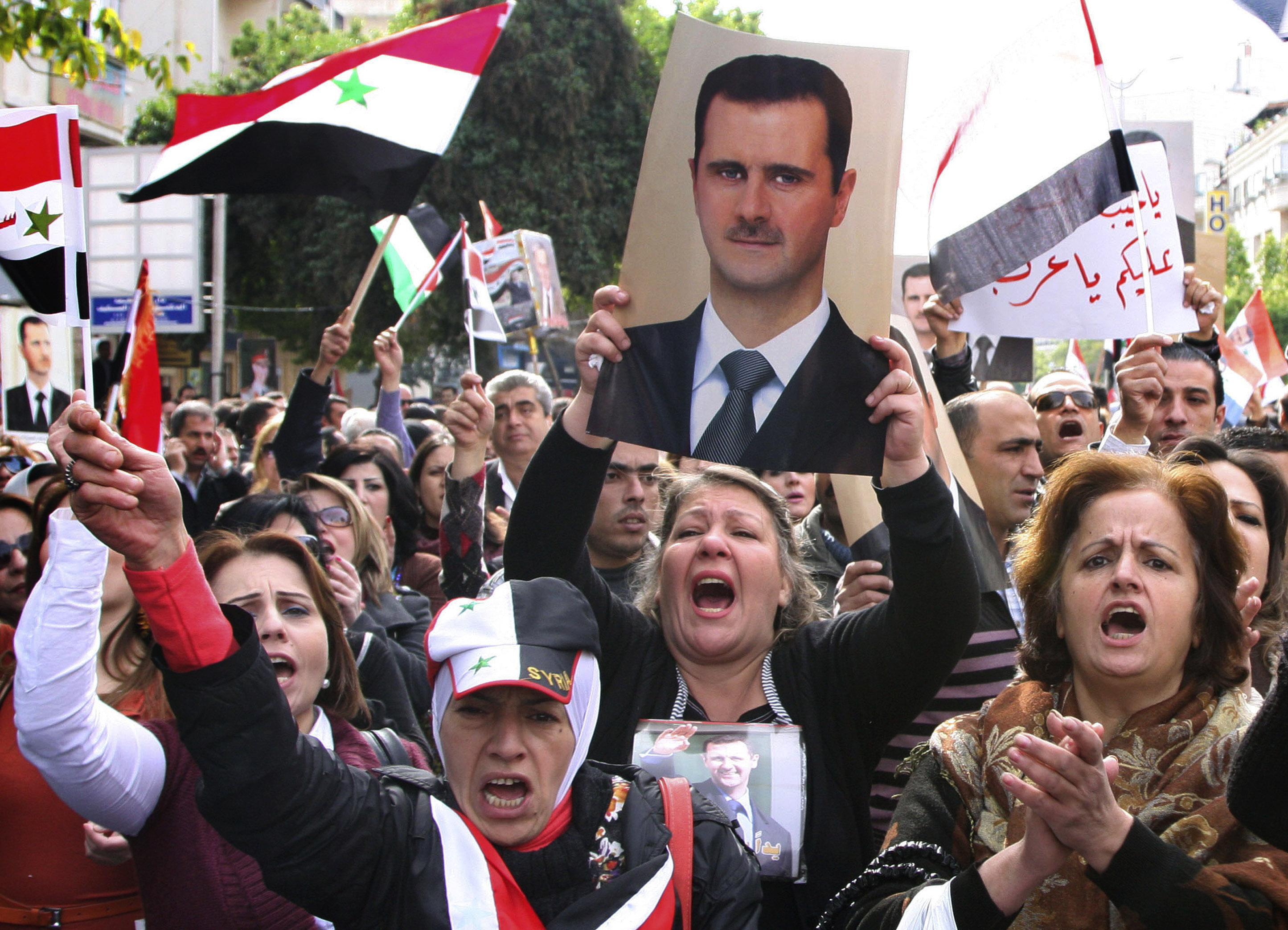 Den syriska regimens kontroll gör så att de bilder som kommer ut ur landet främst är på pro-Assad-demonstrationer.