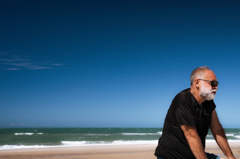Regissören Karim Ainouz flyttade till Berlin när Bolsonaros högerregering tog makten i Brasilien. Men efter ett antal år i Europa bestämde han sig för att ta upp tråden kring "Motel Destino". Pressbild.