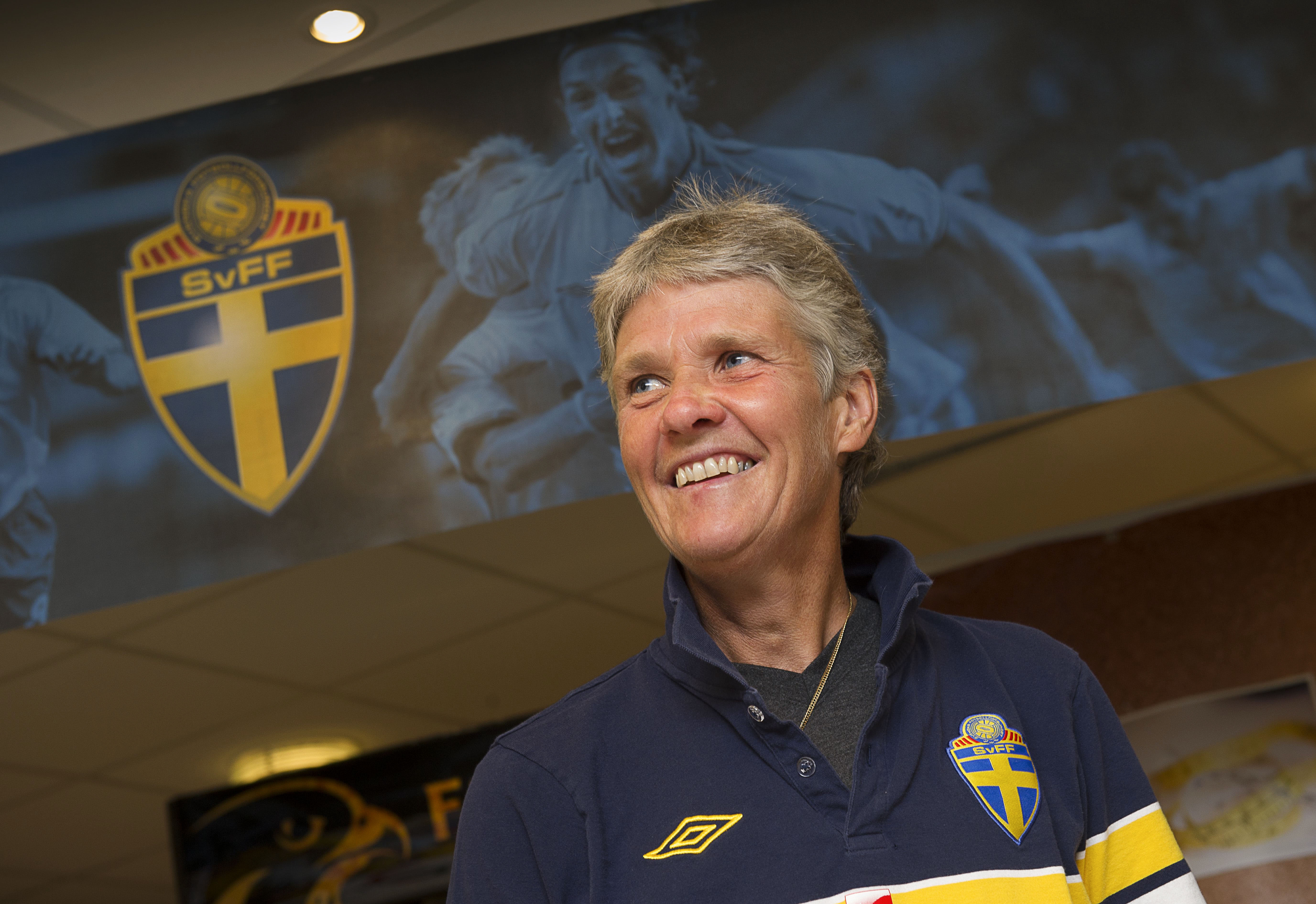 2012: Pia Sundhage presenteras som damernas förbundskapten. 2012: Pia Sundhage presenteras som damernas förbundskapten.