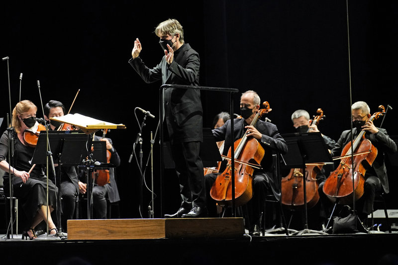 Esa-Pekka Salonen dirigerar årets jubileumskonsert. Här vid en konsert med New York Philharmonics 2020. Arkivbild.
