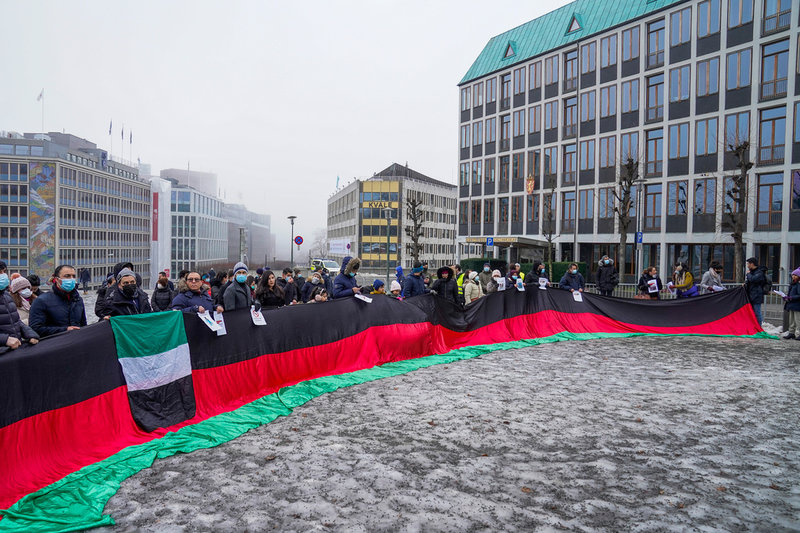 Demonstranter samlades på söndagen utanför norska utrikesdepartementet för att protestera mot att talibanerna bjudits in för överläggningar i Oslo.