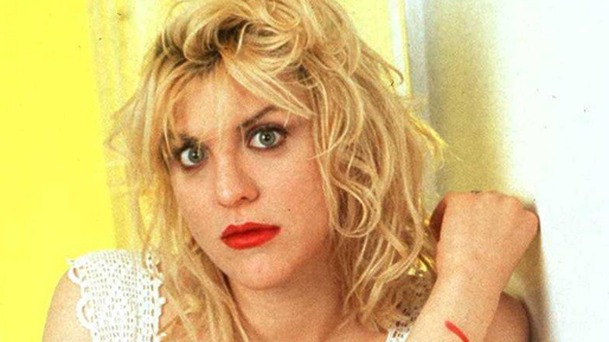 Sångerskan Courtney Love brukade använda mörkt läppstift för att framhäva sin putande mun.
