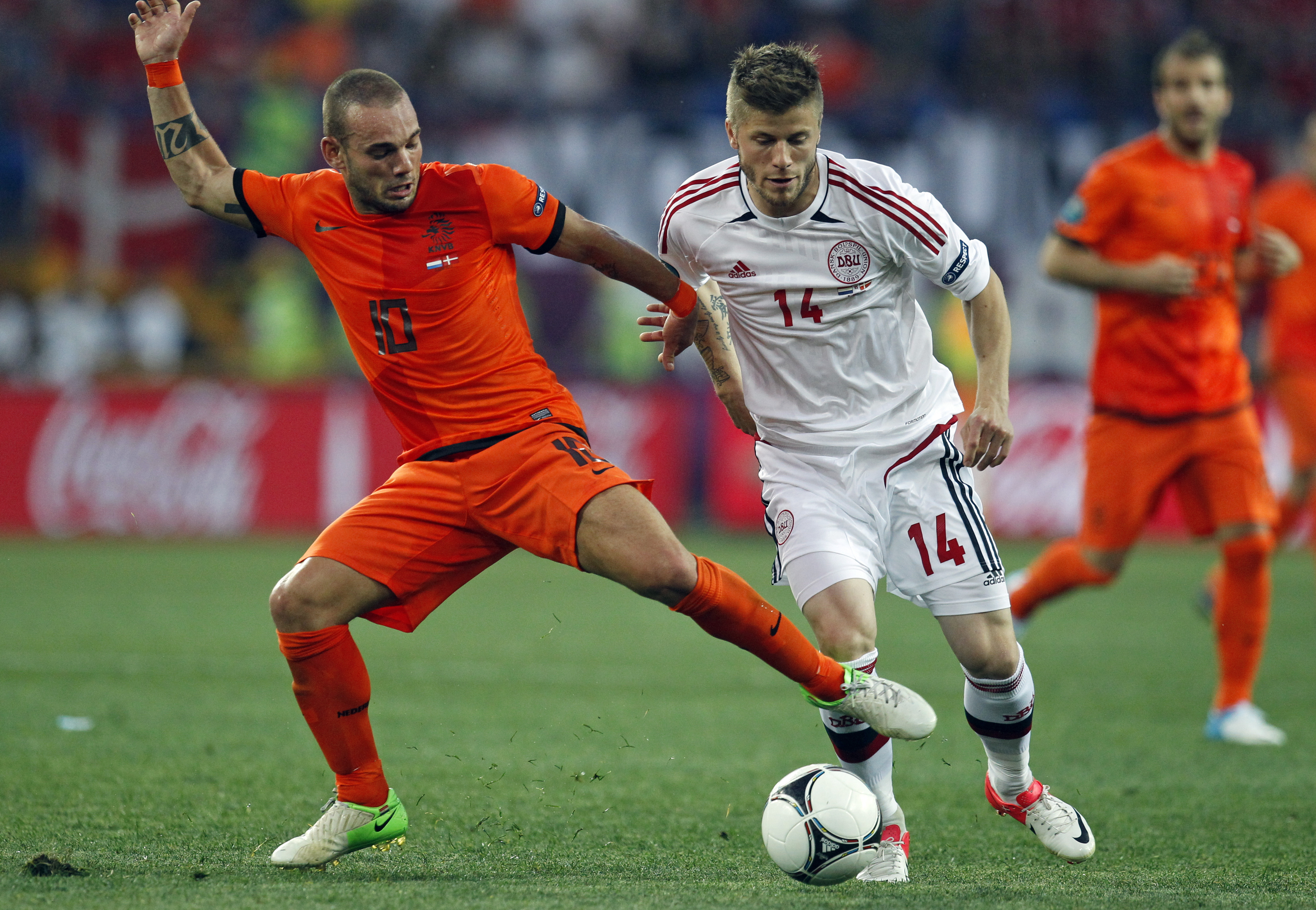 Wesley Sneijder glänste mot Danmark utan att lyckas få in bollen.