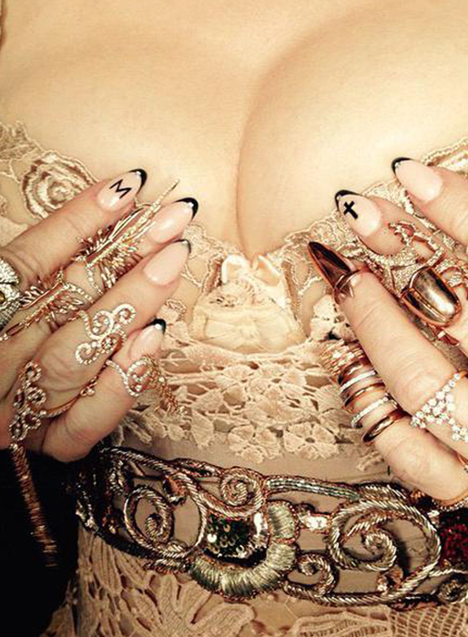 Madonna gillar bling. Madonna gillar bling.