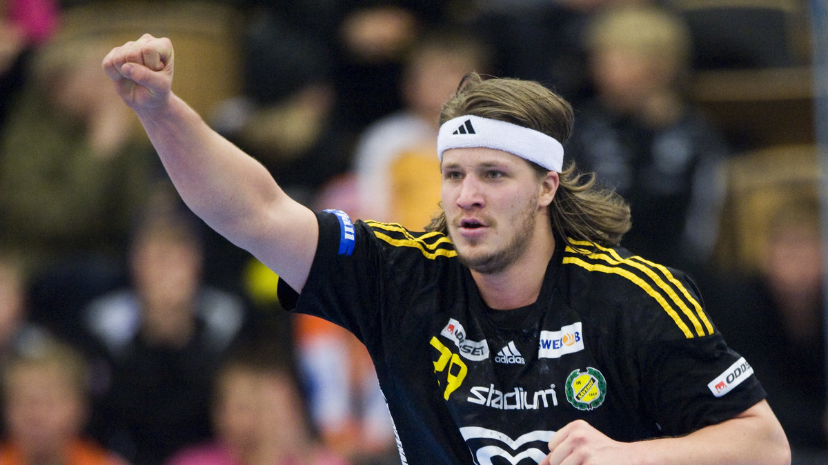 Handbollsspelaren Emil Berggren var starkt kritisk mot Team Eslövs sponsring.