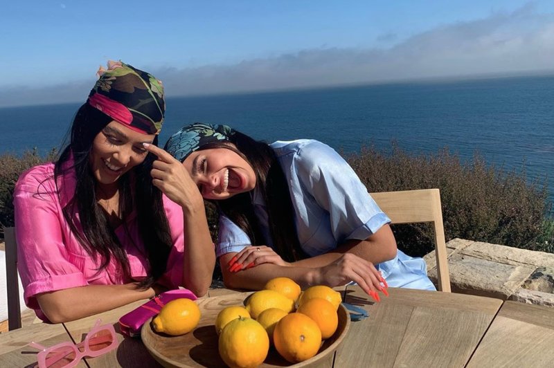 TikTok-stjärnan syns flitigt med Kardashian-systern Kourtney, och romansrykten mellan henne och Kourtney's ex Scott Disick började florera när den här bilden dök upp på Instagram. Foto: Instagram TikTok-stjärnan syns flitigt med Kardashian-systern Kourtney, och romansrykten mellan henne och Kourtney's ex Scott Disick började florera när den här bilden dök upp på Instagram. Foto: Instagram