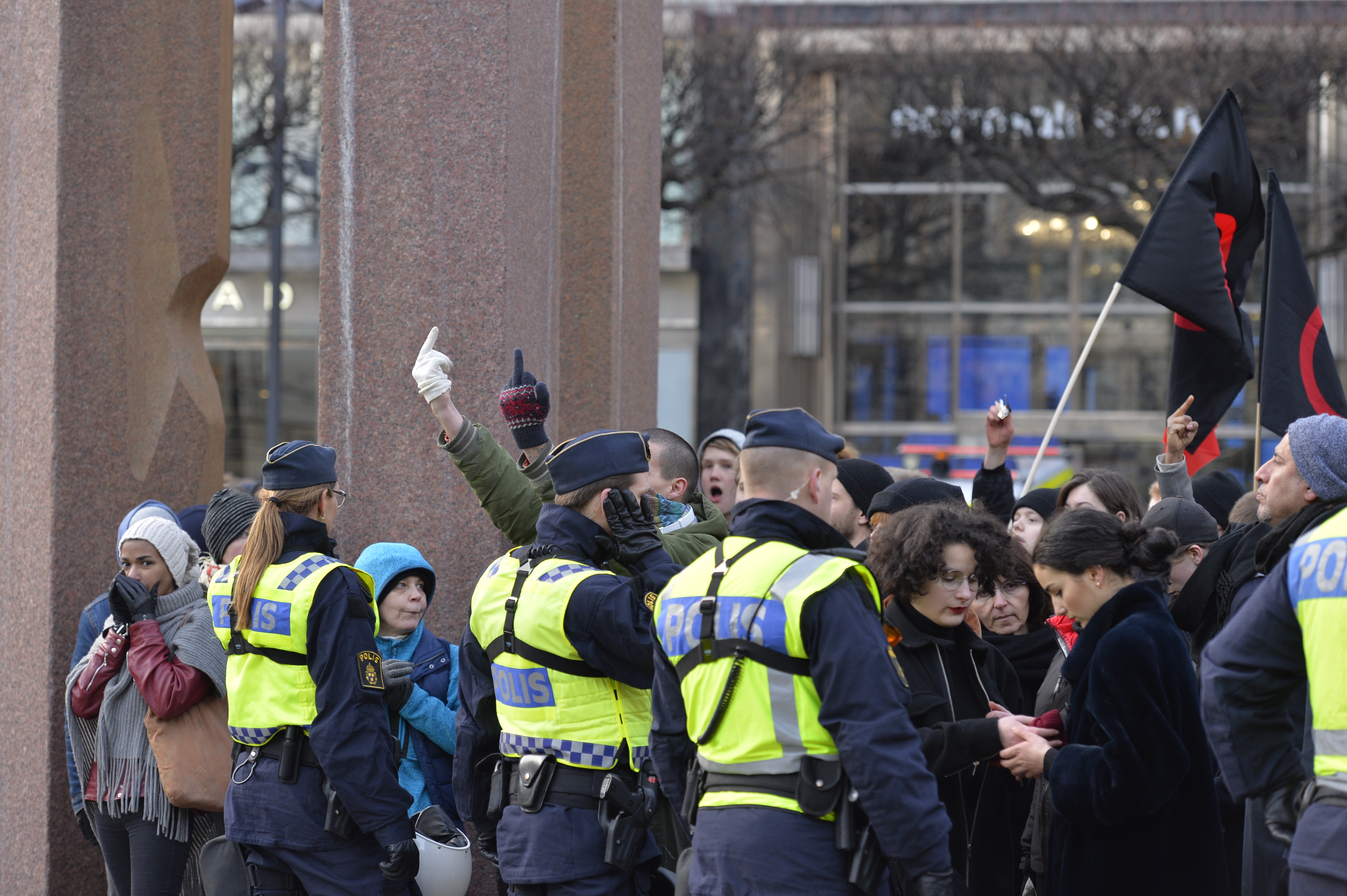 Hetsk stämning. Hetsk stämning.