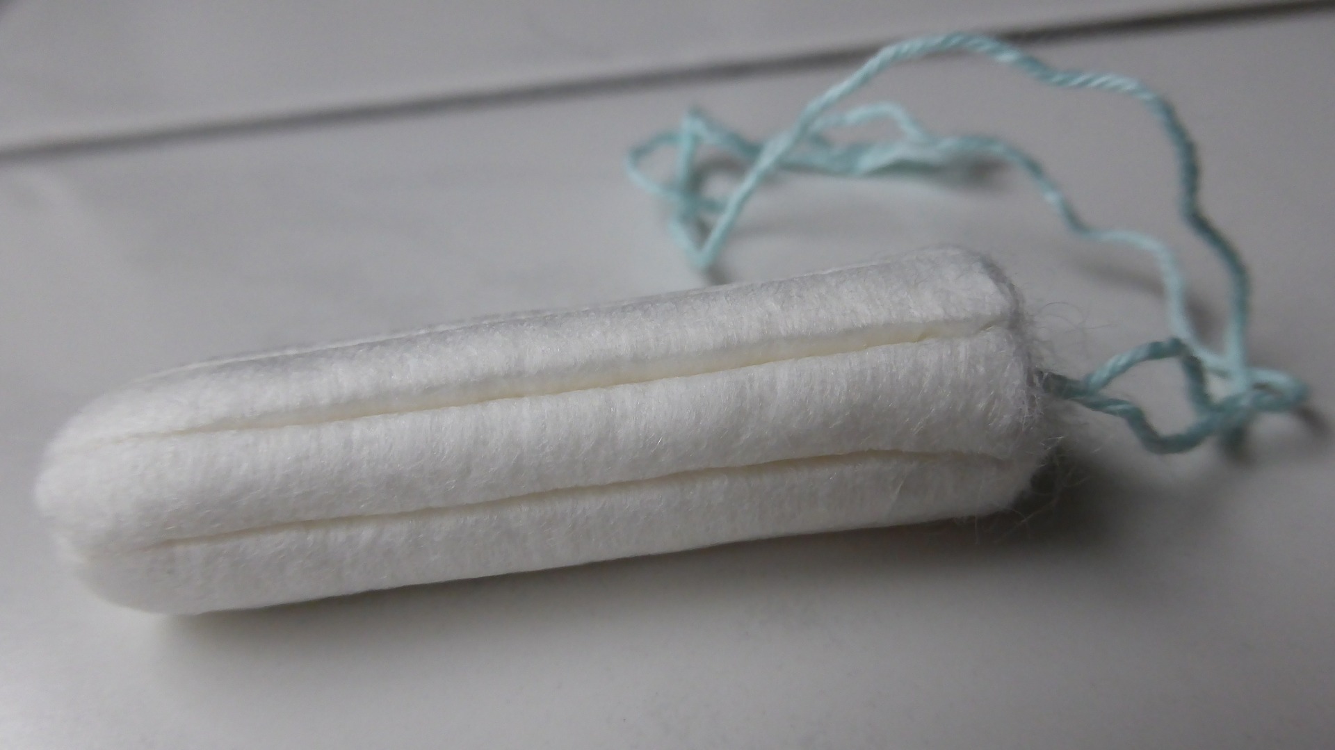Tamponger och bindor används som en drog. Tamponger och bindor används som en drog.