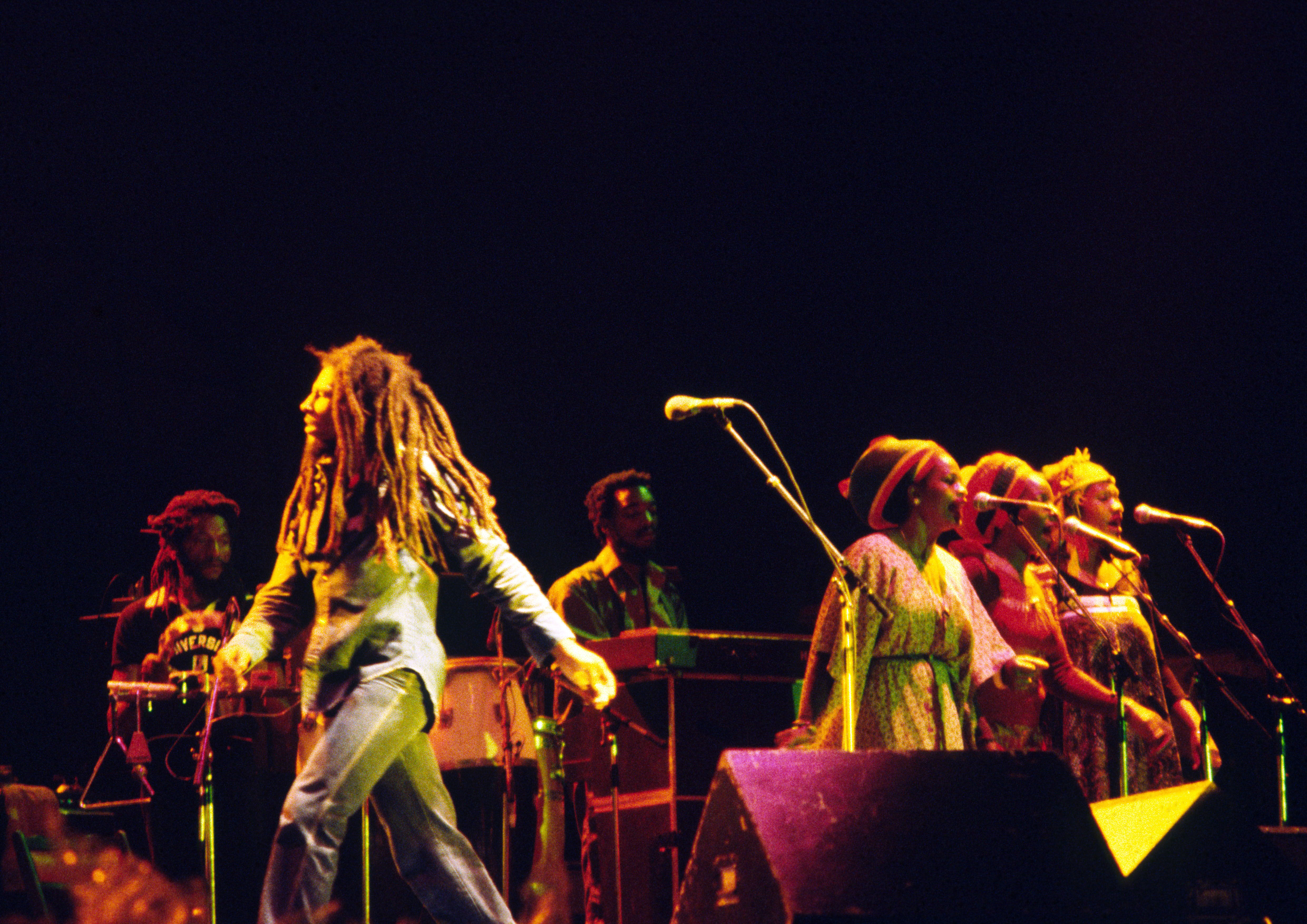 Marley inledde därefter solokarriär och slog igenom världen över med albumet Exodus, 1977. Marley inledde därefter solokarriär och slog igenom världen över med albumet Exodus, 1977.