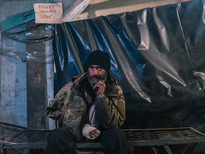 En soldat som försvarat stålverket Azovstal i Mariupol, Ukraina.