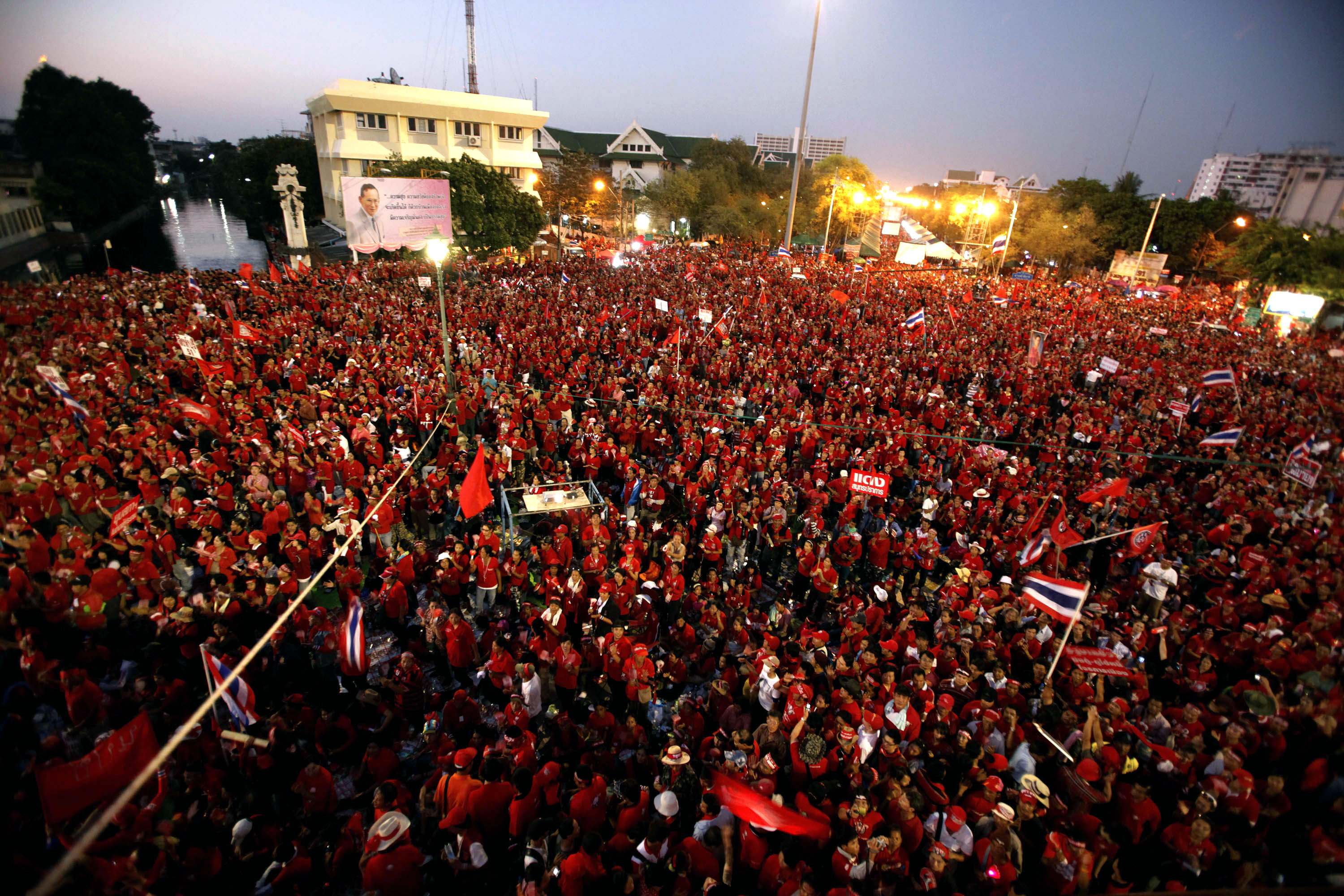 Thaksin Shinawatra, Demonstration, Röda skjortor, Thailand
