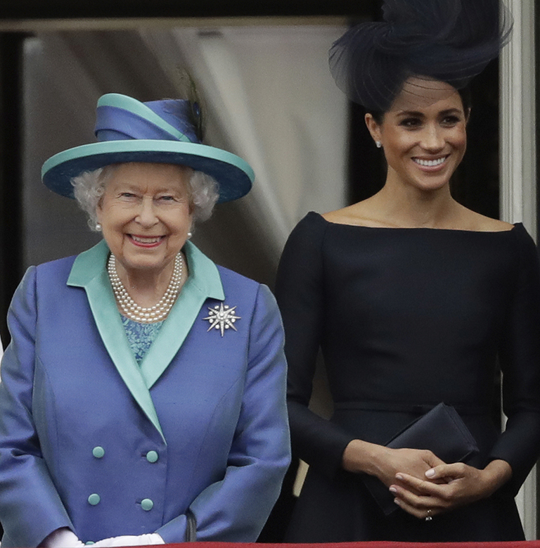 Drottning Elizabeth och Meghan Markle Drottning Elizabeth och Meghan Markle