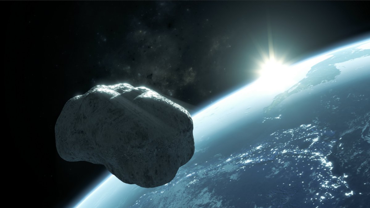 Asteroid dubbelt så stor som Eiffeltornet rör sig mot jorden