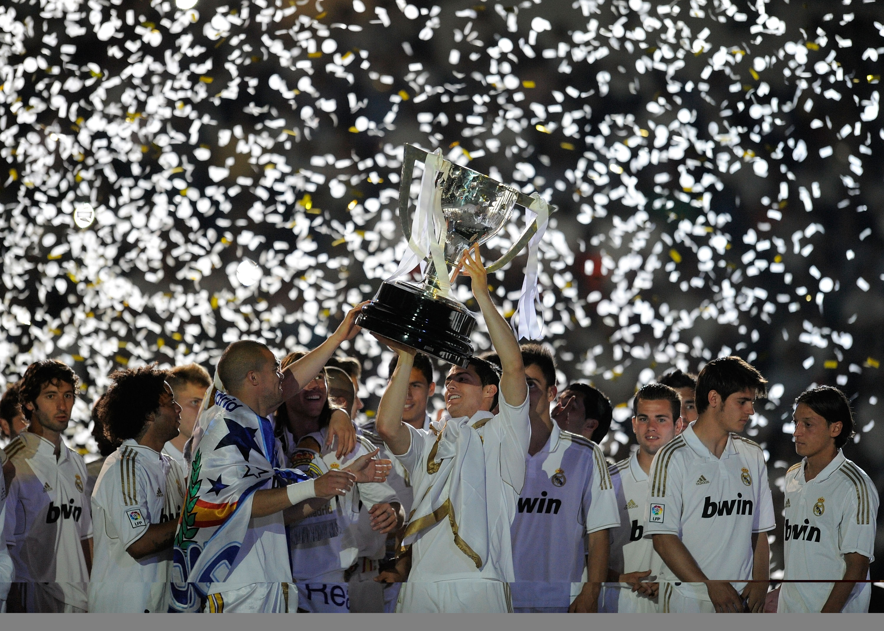Real Madrid fick också fira ligatiteln.