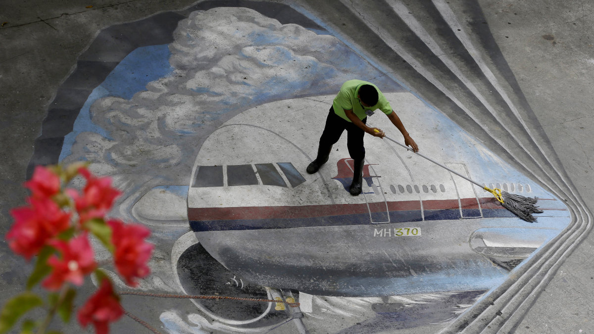 I mars försvann flygplanet Malaysia Airlines Flight 370 som på väg från Kuala Lumpur till Peking. Den har ännu inte hittats.