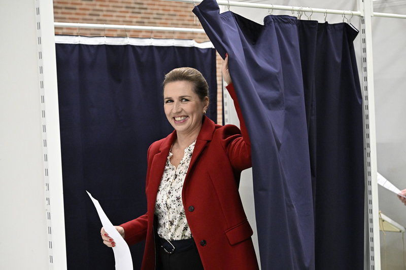 Statsminister Mette Frederiksen när hon röstade i valet till Folketinget 2022. Arkivbild.