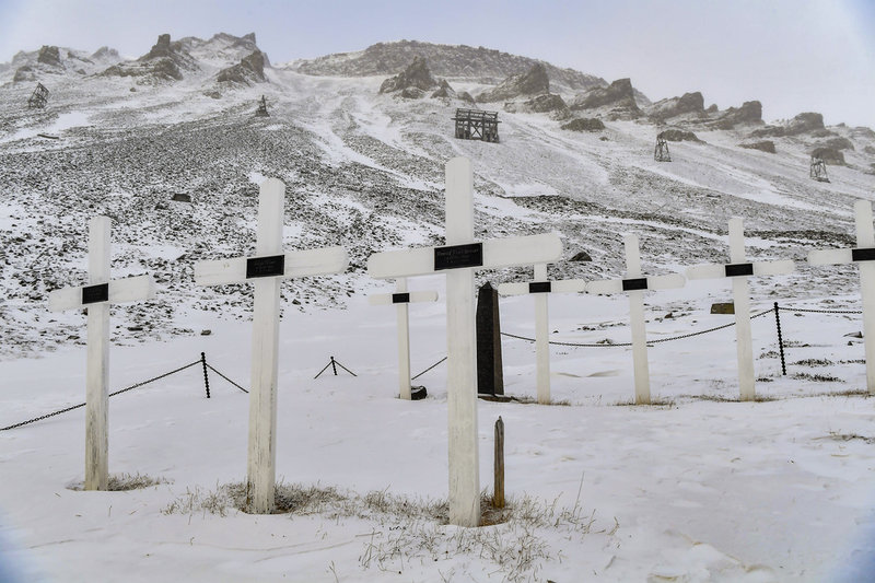 I Longyearbyen på norska Svalbard hotades den gamla gravplatsen av jordskred i klimatförändringarnas spår och man fick börja planera för en ny kyrkogård. Arkivbild.