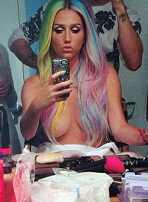 Kesha i sminket. Kesha i sminket.