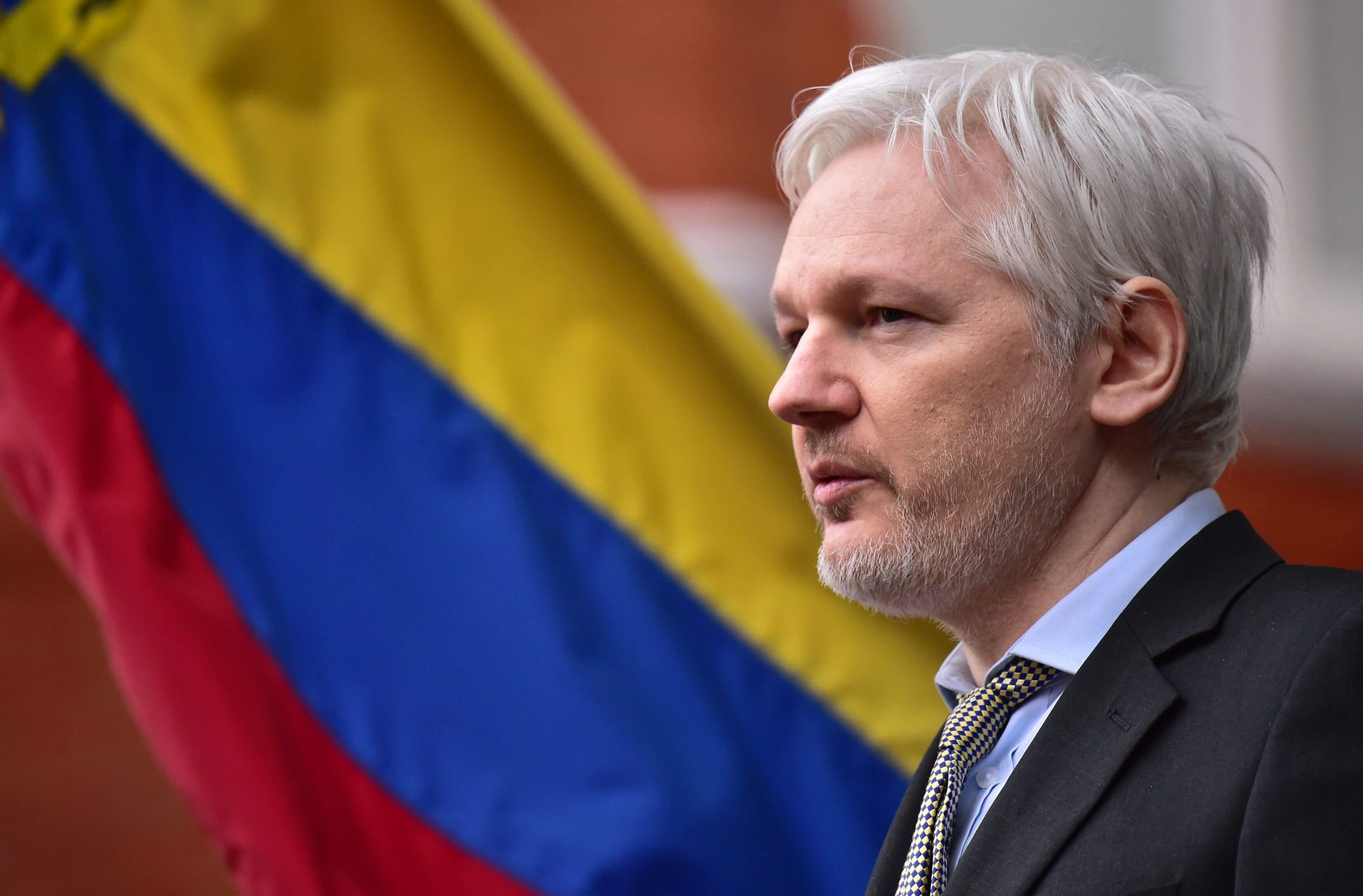 Häktning, Våldtäkt , Häktningsförhandlingar, Julian Assange