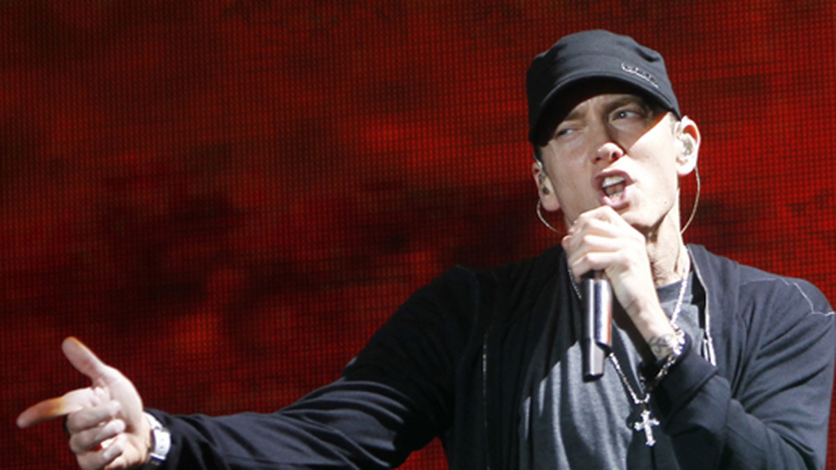 Eminem tjänade 260 miljoner kronor och knep den sjätte platsen.