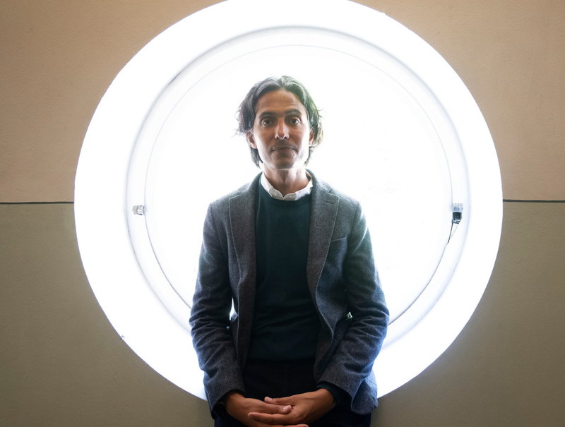 Sedan snart ett år bor Jonas Hassen Khemiri i New York tack vare ett amerikanskt biblioteksstipendium. 'Jag har faktiskt aldrig varit så lycklig som under de senaste tio månaderna', säger han.