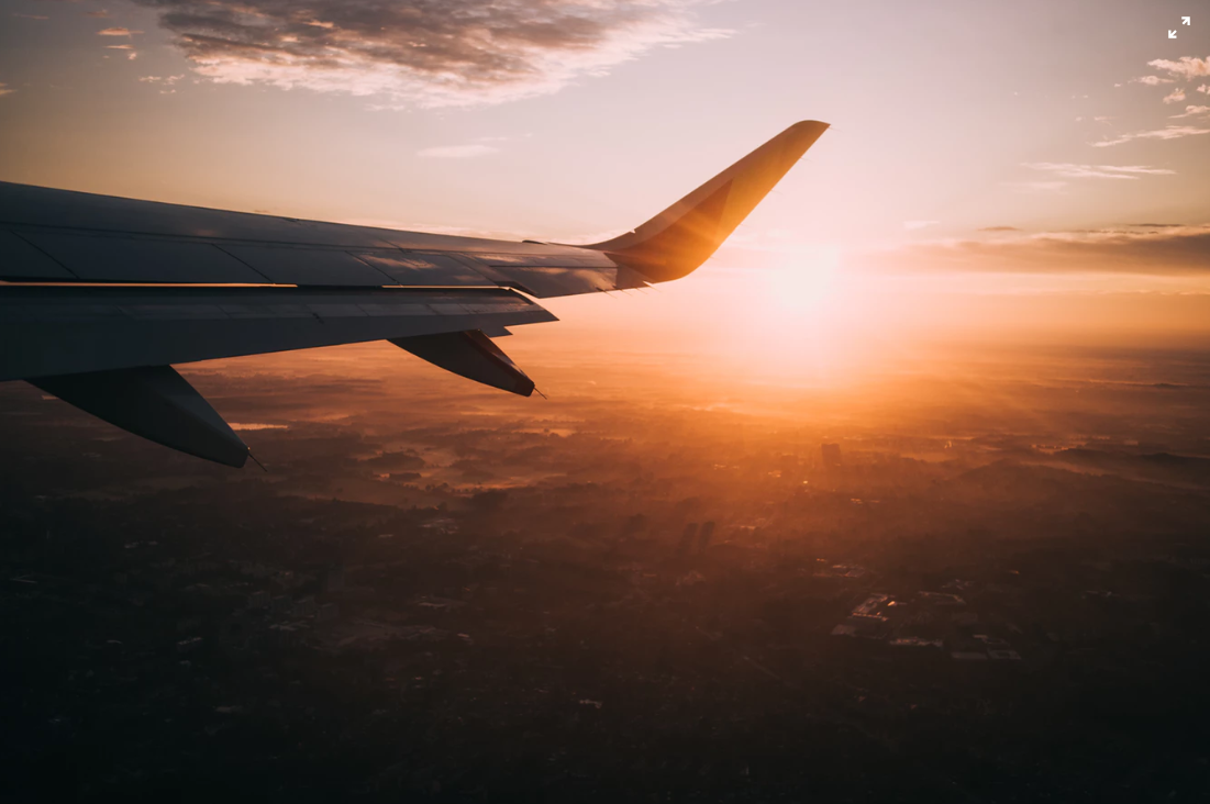 Flygplan i solnedgång Flygplan i solnedgång