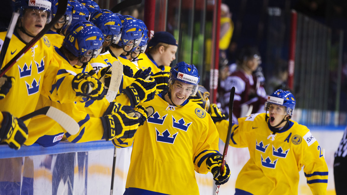 Viktor Arvidsson och Rickard Rakell, Sverige, jublar efter 1-3-målet.