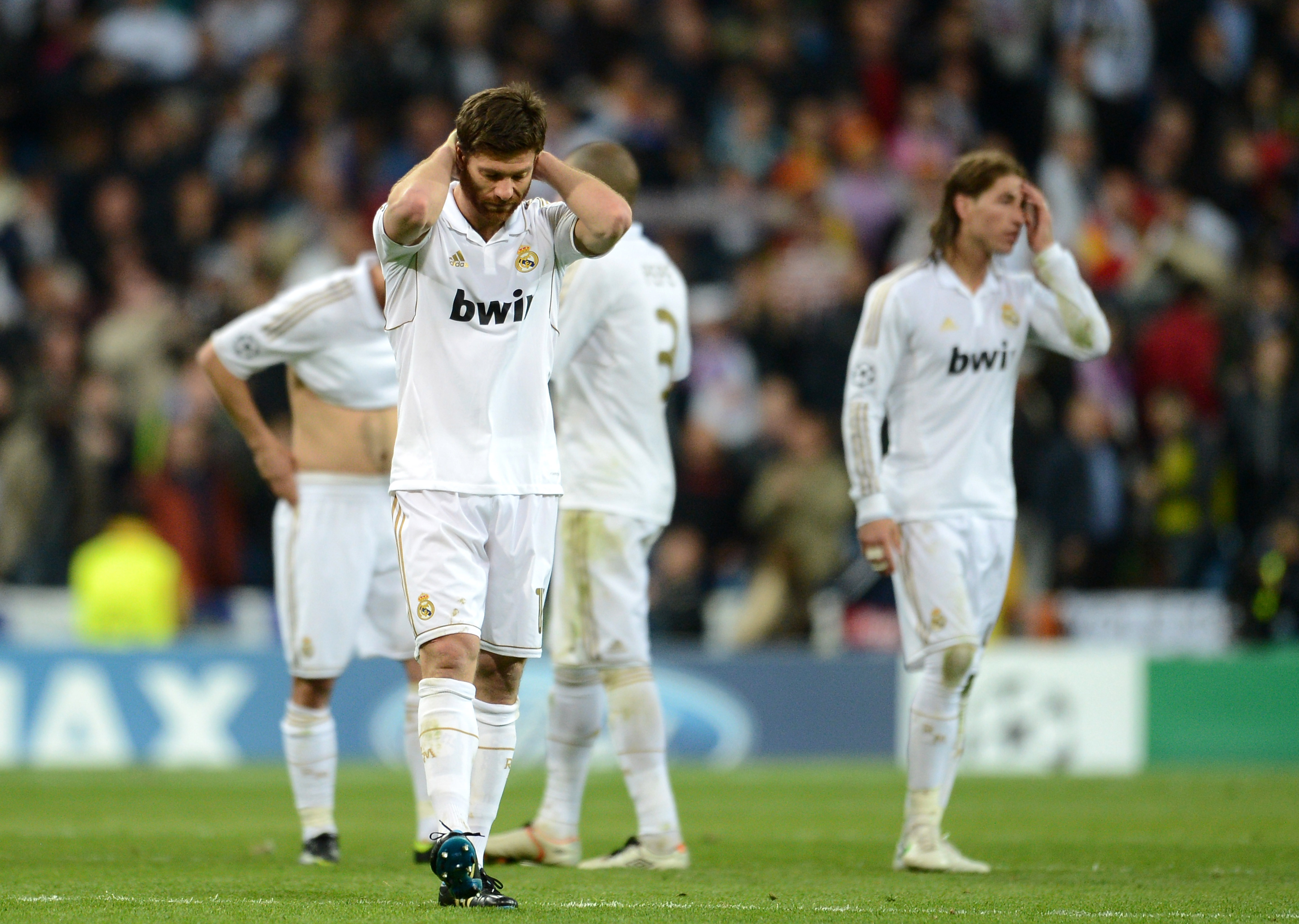 Xabi Alonso deppar efter förlusten på Santiago Bernabéu.