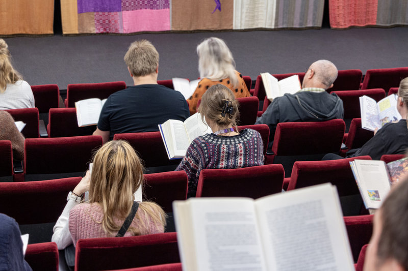 Göteborgs stadsbibliotek arrangerar så kallade "deep readings" för att människor ska hitta läsro och kunna koncentrera sig.