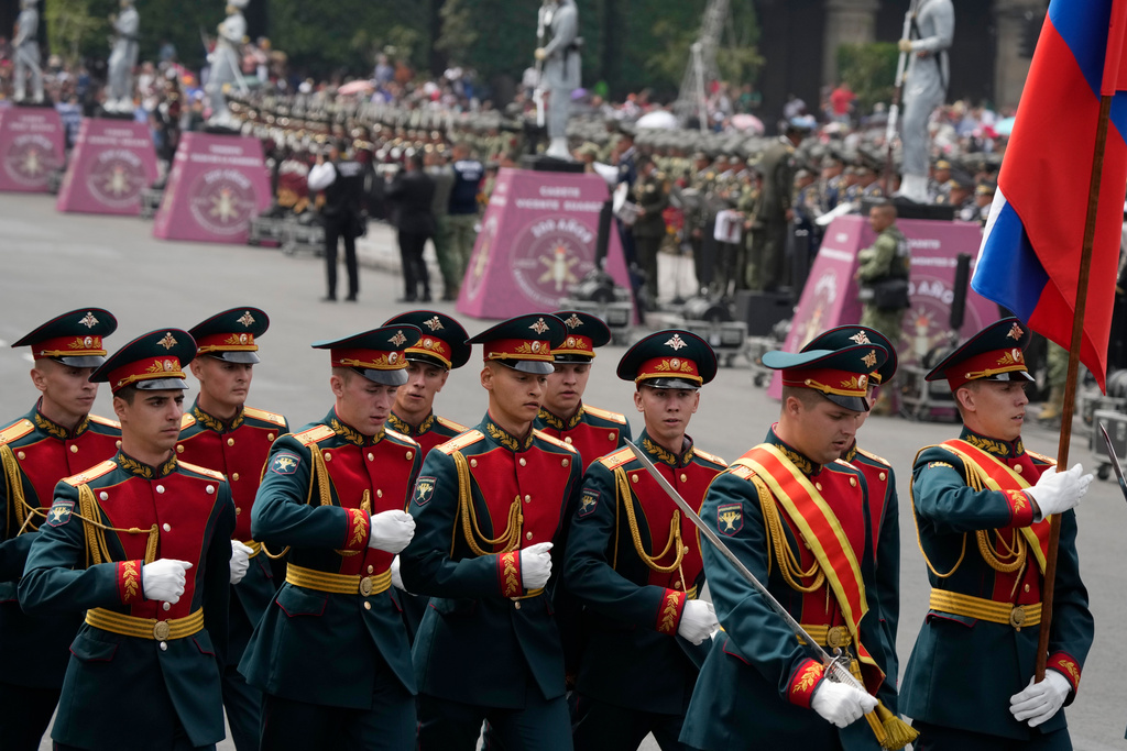 Några av de ryska soldater som deltog i militärparaden i Mexico City.
