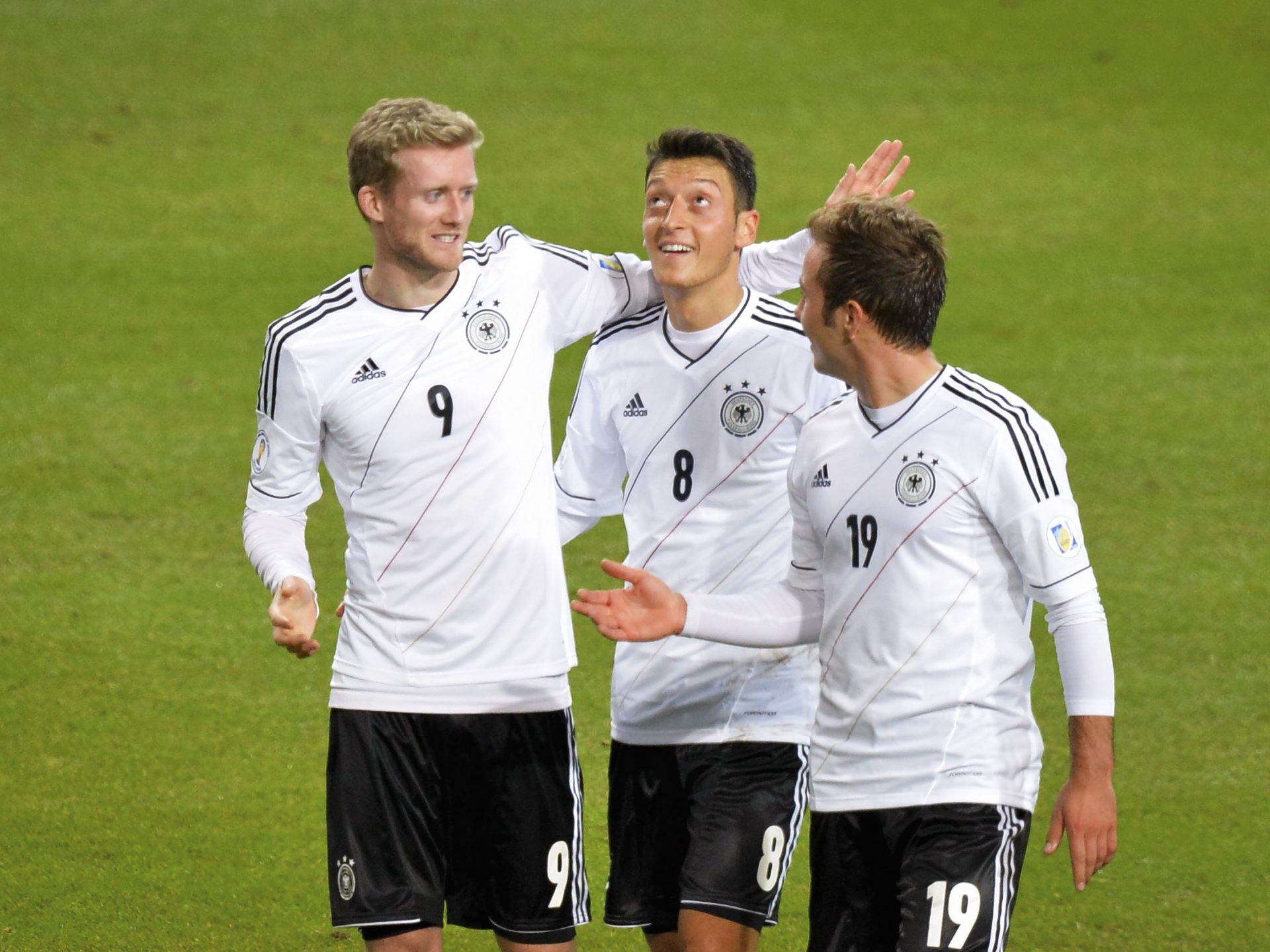 En magisk trio mot Sverige. Andre Schürrle, Mesut Özil och Mario Götze. En magisk trio mot Sverige. Andre Schürrle, Mesut Özil och Mario Götze.