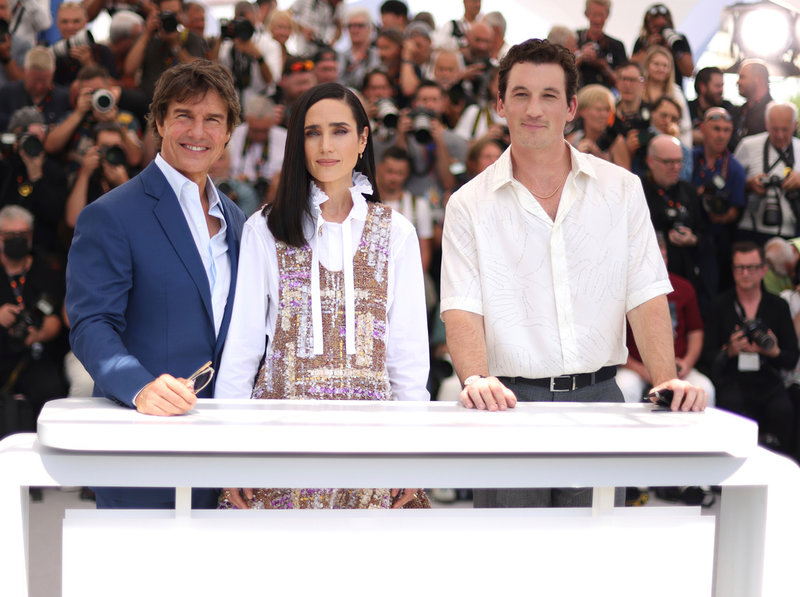 Tom Cruise, Jennifer Connelly och Miles Teller inför världspremiären av 'Top Gun: Maverick' på filmfestivalen i Cannes.