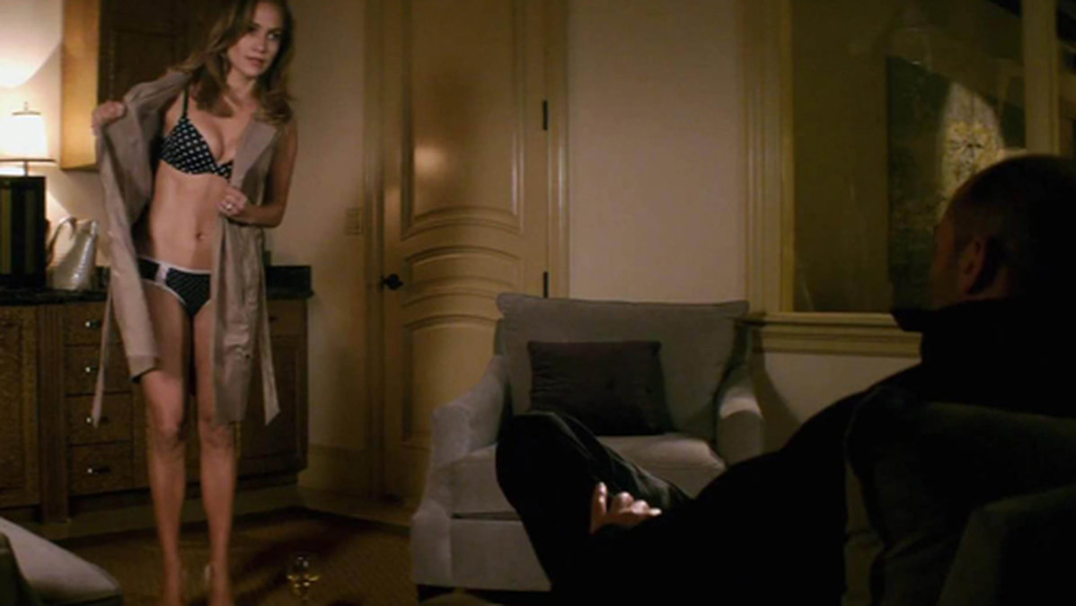 Jennifer Lopez kastar kläderna i den nya filmen. 