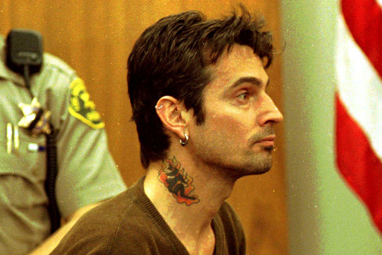 Tommy Lee och hans Sverigeaktuella Motley Crüe krävde majonäs, senap, krämigt jordnötssmör, ett maskingevär och mötesschema för Anonyma Alkoholister. Tommy Lee och hans Sverigeaktuella Motley Crüe krävde majonäs, senap, krämigt jordnötssmör, ett maskingevär och mötesschema för Anonyma Alkoholister.