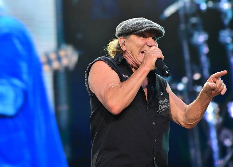 Brian Johnson i AC/DC uppträder på Ullevi i Göteborg på måndagskvällen.