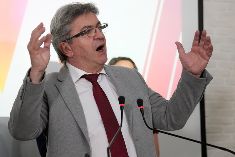 Den radikale vänsterledaren Jean-Luc Mélenchon har samlat de större vänsterpartierna bakom sig, även de mer moderata. En av hans stora valfrågor är att den allmänna pensionsåldern ska sänkas till 60. Bilden togs på valdagen i söndags.