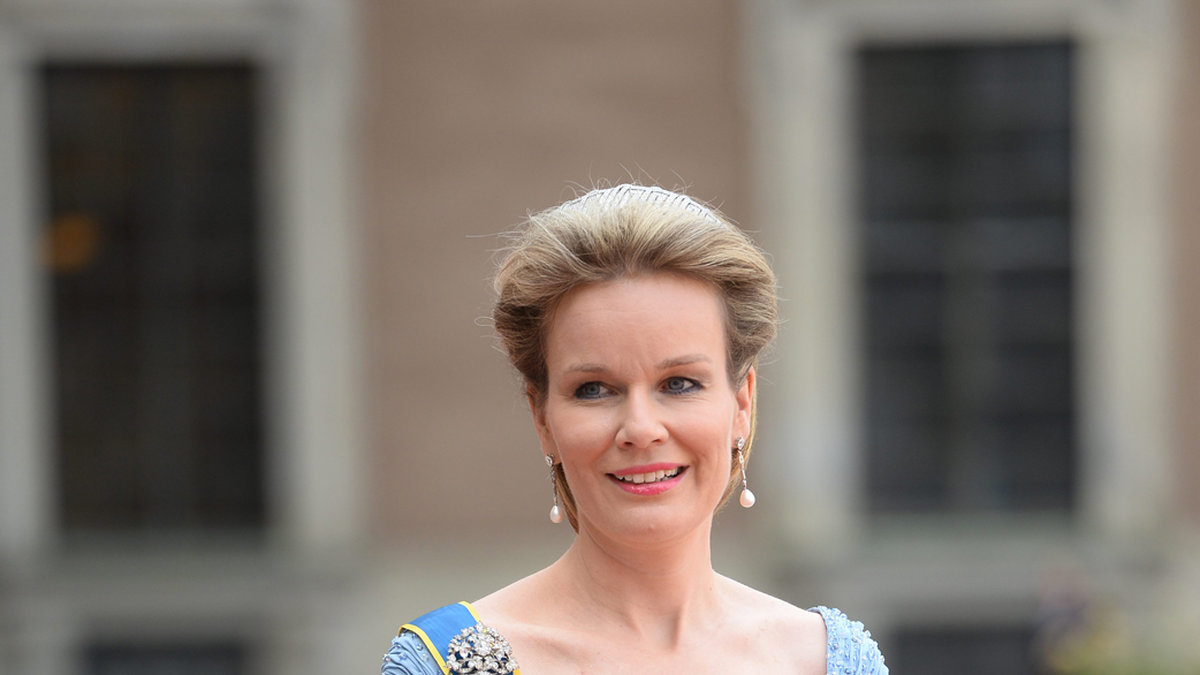 Drottning Mathilde av Holland bar en himmelsblå böljande kreation. 