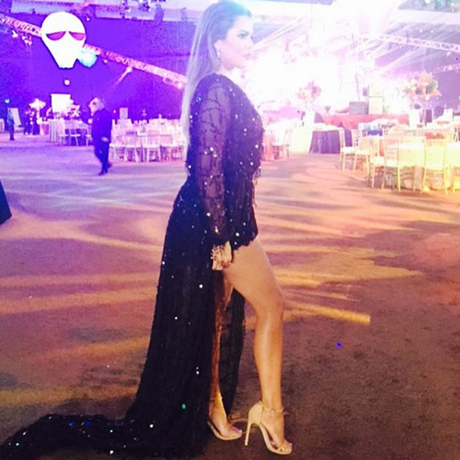 Khloe Kardashian redo för Grammygalan. Khloe Kardashian redo för Grammygalan.