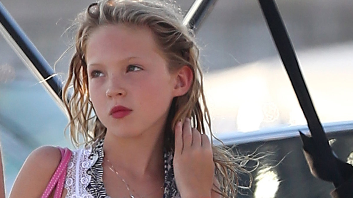 Lila Grace är dotter till supermodellen Kate Moss. 