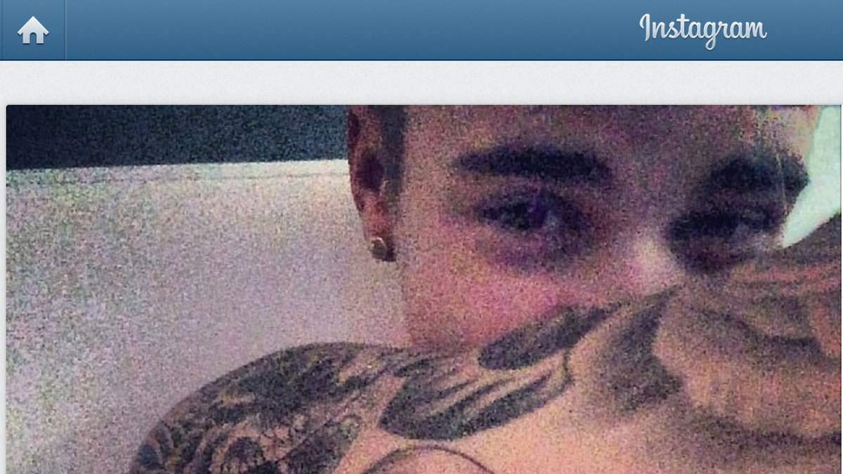 Justin visade upp sin senaste tatuering. 