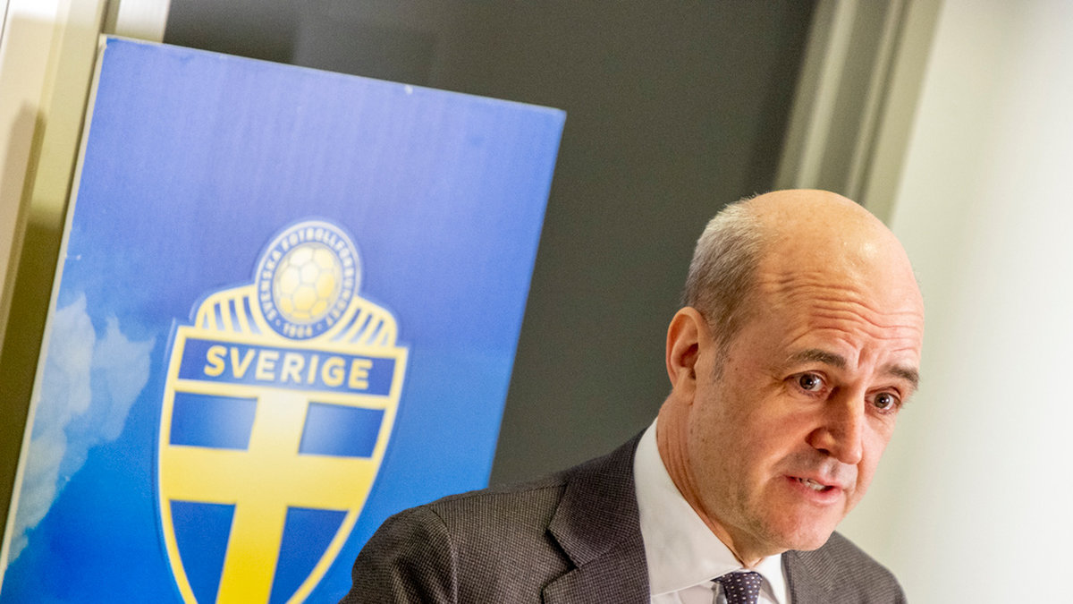 Svenska fotbollförbundets ordförande Fredrik Reinfeldt vid en pressträff inför tisdagens träningslandskamp.