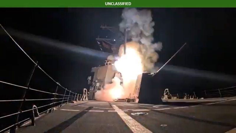 Robotar avfyras mot mål i Nigeria. Skärmdump från amerikanska krigsdepartementet.