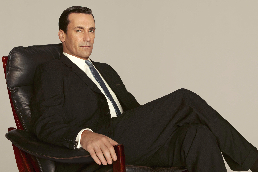 Men när han iklär sig rollen som den framgångsrike Don Draper från "Mad Men" lämpar det sig inte med skägg. Men när han iklär sig rollen som den framgångsrike Don Draper från "Mad Men" lämpar det sig inte med skägg.